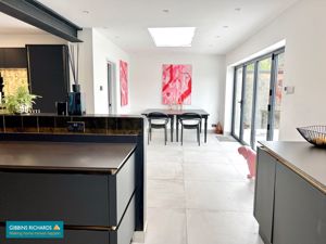 Kitchen/Breakfast Room- click for photo gallery